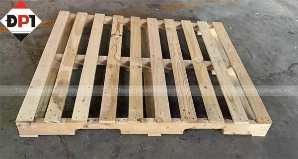 Giá pallet gỗ hai hướng nâng khoét chân